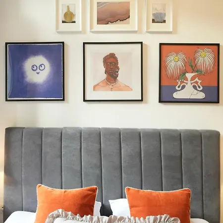 Pop Art 2br Bold & Bright Escape Inside Gozsdu