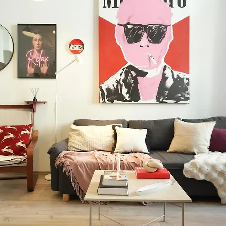 Pop Art 2br Bold & Bright Escape Inside Gozsdu