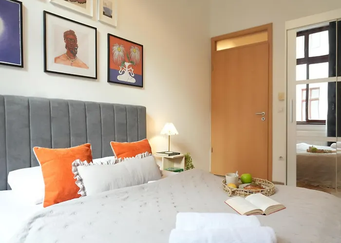 Pop Art 2br Bold & Bright Escape Inside Gozsdu Lejlighed *