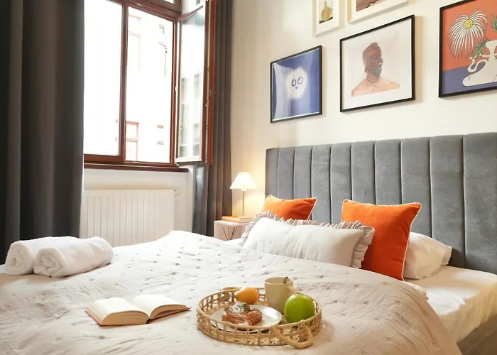 Pop Art 2br Bold & Bright Escape Inside Gozsdu *
