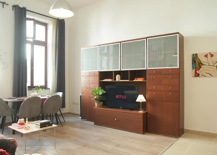 Pop Art 2br Bold & Bright Escape Inside Gozsdu Lejlighed