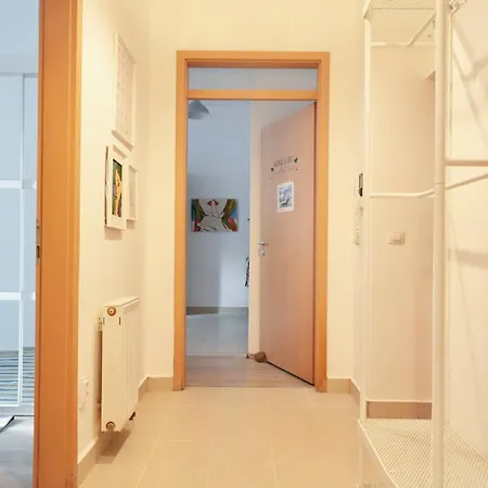 Pop Art 2br Bold & Bright Escape Inside Gozsdu 아파트 부다페스트