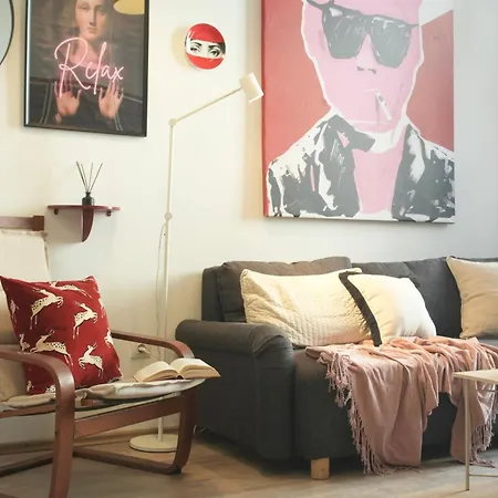 Pop Art 2br Bold & Bright Escape Inside Gozsdu 아파트