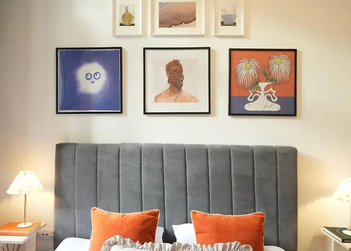 Pop Art 2br Bold & Bright Escape Inside Gozsdu