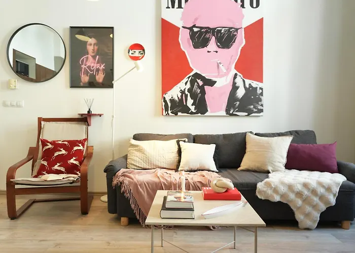 Pop Art 2br Bold & Bright Escape Inside Gozsdu