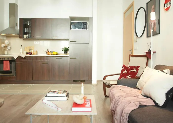 Pop Art 2br Bold & Bright Escape Inside Gozsdu *